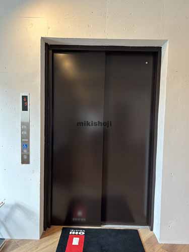 祇園・呉服町の博多綱場スクエア エレベーターホール1