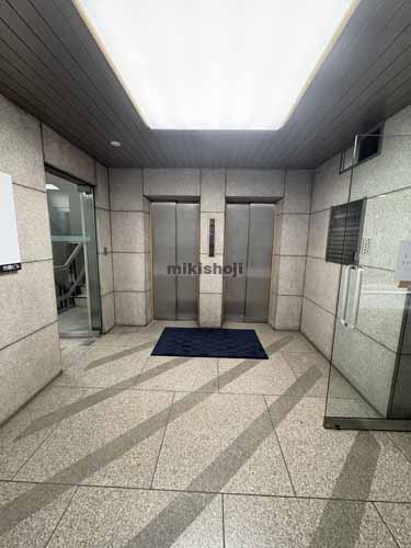 日本橋本町の市橋ビル エントランス1