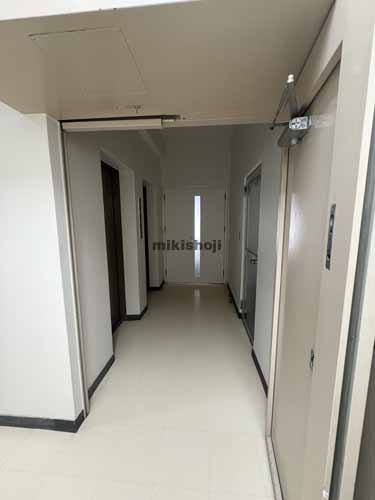 日本橋本町の市橋ビル エレベーターホール1