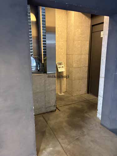 八丁堀のFloor and Walls Hacchobori エントランス1
