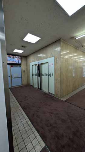 高田馬場の新陽ビル エレベーターホール1