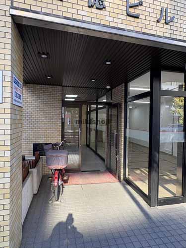 昌徳ビル エントランス1