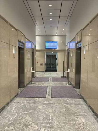 築地のコンワビル エレベーターホール2
