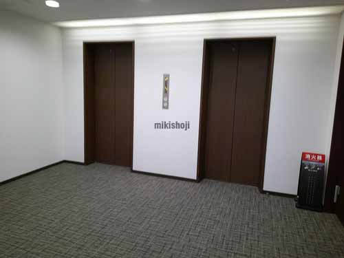 代々木・元代々木町の西新宿松屋ビル エントランス3