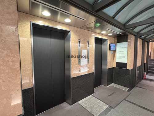 オーイズミ六本木ビル エレベーターホール1