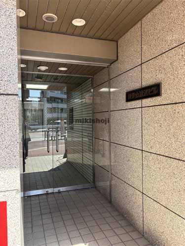 南青山の南青山渡辺ビル エントランス1