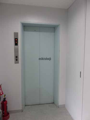 下目黒の小西ビル エレベーターホール1