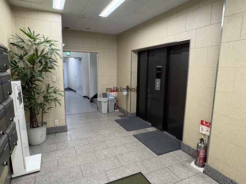 麹町の西脇ビル エレベーターホール1