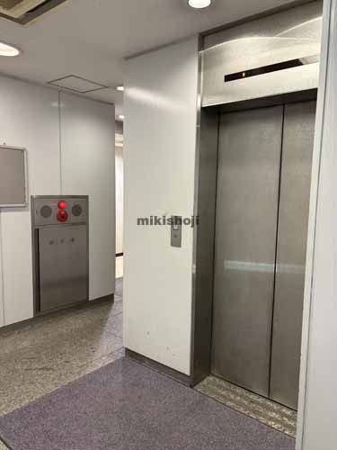 神田小川町のＭ＆Ｃビル エントランス2