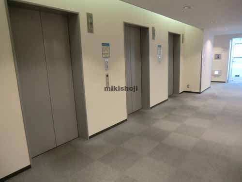 日本薬学会長井記念館 エレベーターホール4