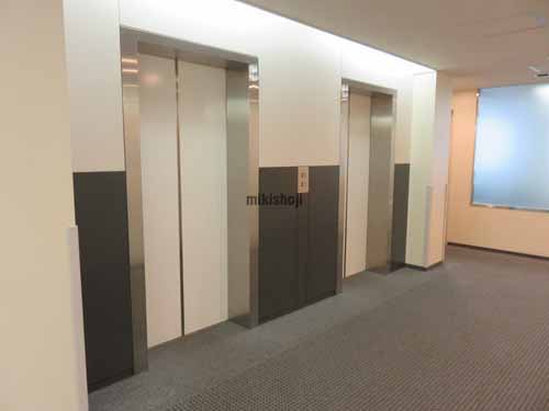 泉館文人通り エレベーターホール1