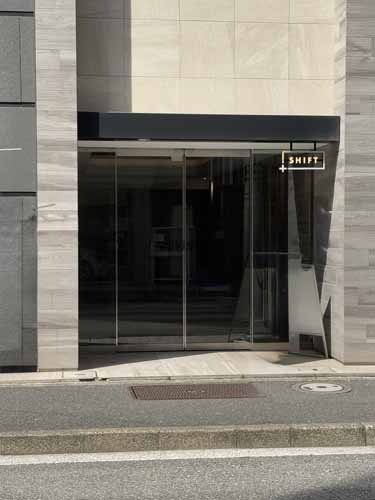 ＋ＳＨＩＦＴ　ＧＩＮＺＡ　ＥＡＳＴ エントランス2