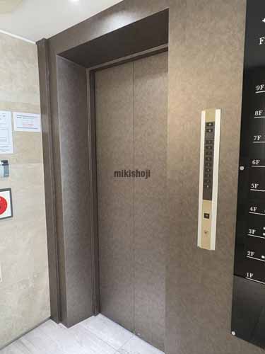 ＋ＳＨＩＦＴ　ＧＩＮＺＡ　ＥＡＳＴ エレベーターホール1