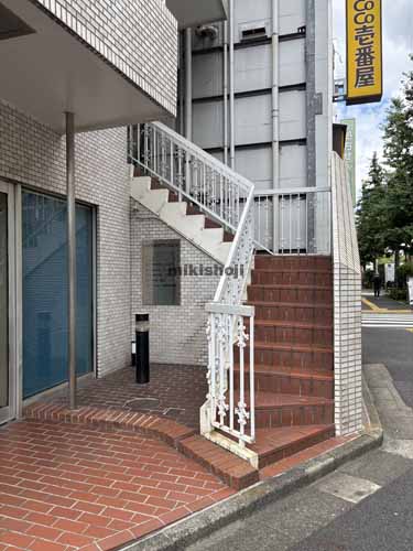 西新橋のレック御成門川名ビル エントランス2