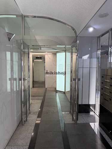 第３２荒井ビル エントランス1