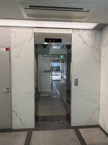 第３２荒井ビル エレベーターホール1