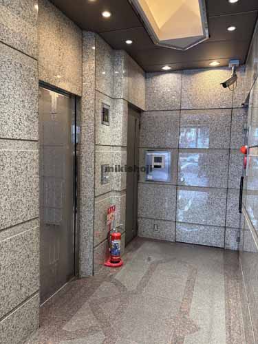 ゑり円ビル エレベーターホール1