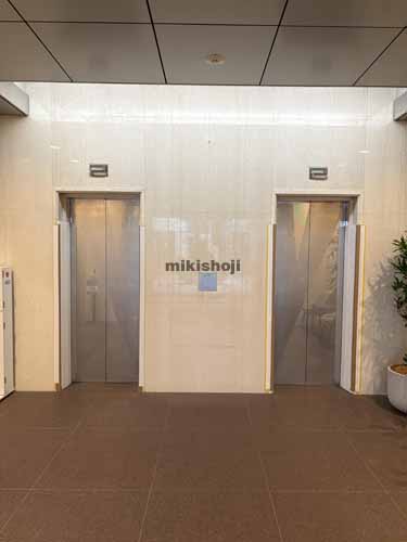 日本橋箱崎町・中洲のヤマタネ箱崎ビル エレベーターホール1