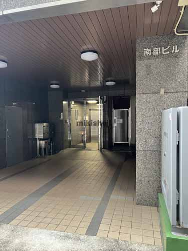 南部ビル エントランス1