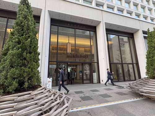 丸の内・大手町の三菱ビル エントランス1