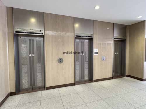 丸の内・大手町の新国際ビル エレベーターホール1