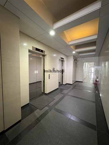 馬事畜産会館 エレベーターホール1