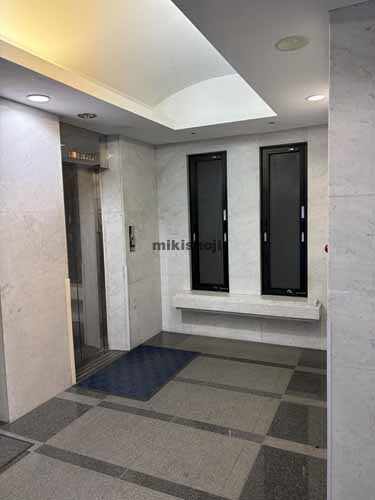 日本橋箱崎町・中洲の東益ビル エレベーターホール1