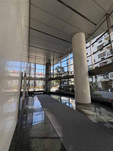 住友不動産六甲ビル エントランス2