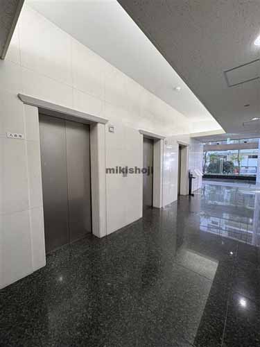 住友不動産六甲ビル エレベーターホール1