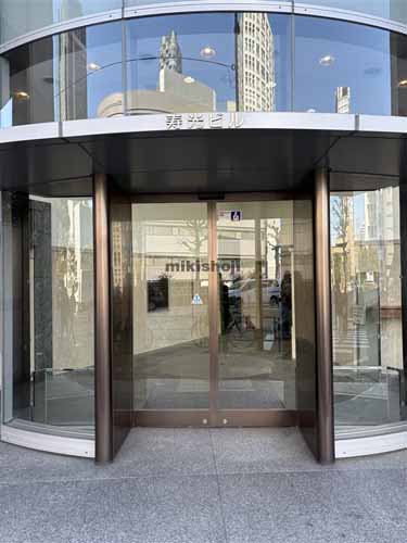 南青山の寿光ビル エントランス3