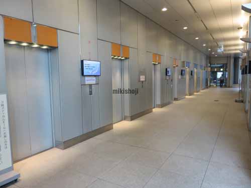 中央・本町・弥生町・南台の中野坂上サンブライトツイン エレベーターホール2