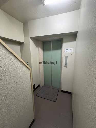 麹町の一ノ瀬ビル エレベーターホール1