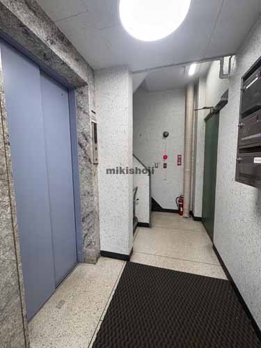 日本橋本石町の日東ビル エントランス1