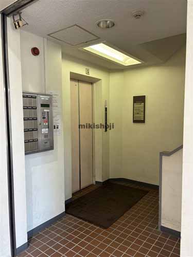 ユニマット外苑ビル エレベーターホール1