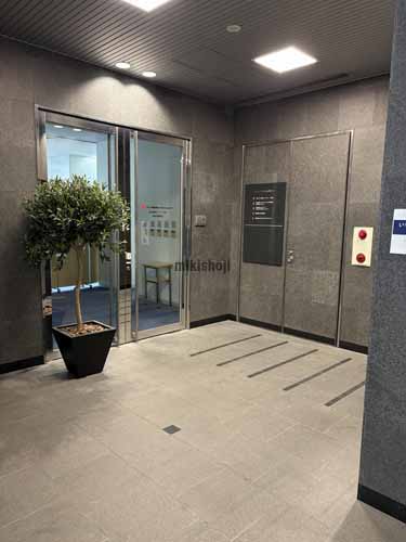 神山町のいちご渋谷神山町ビル エントランス1