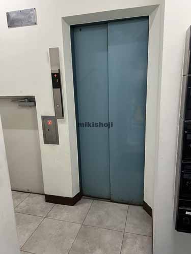神田神保町の和田ビル エレベーターホール1