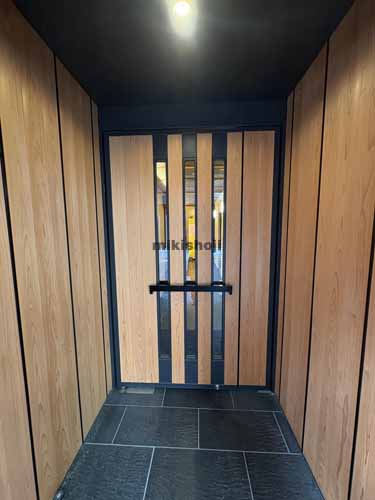 日本橋本町の日本橋滄浪閣ビル エントランス1