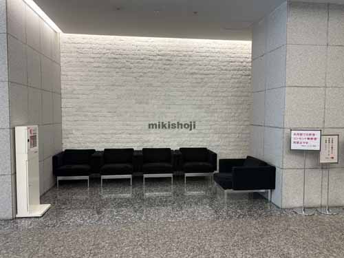 南青山のヒューリック青山外苑東通ビル エントランス1