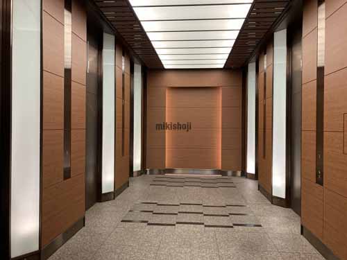 六本木のアークヒルズ仙石山森タワー エレベーターホール1