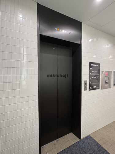 南青山のＴ・Ｉビル エレベーターホール1