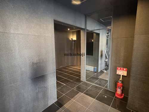 日本橋茅場町・兜町のトラッドビル エントランス1