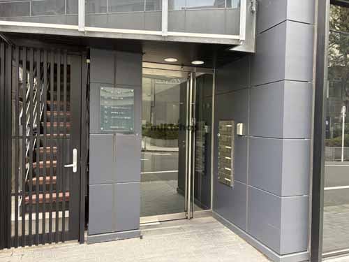 渋谷の青山江崎ビル エントランス1