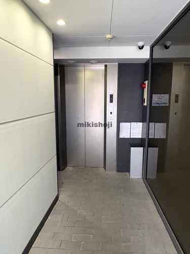 渋谷の青山江崎ビル エレベーターホール1