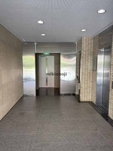 神宮前の井門神宮前六丁目ビル エントランス1