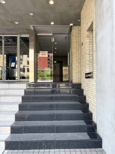 神宮前の井門神宮前六丁目ビル エントランス2