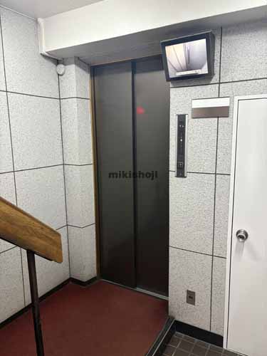 神田三崎町の静山ビル エレベーターホール1