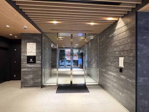 西新宿のＣＩＲＣＬＥＳ西新宿 エントランス3