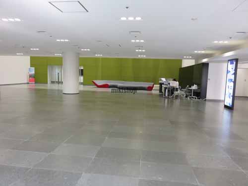 美浜区の幕張テクニカルセンター エントランス2