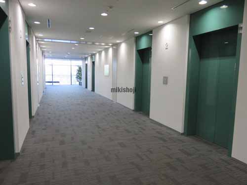 美浜区の幕張テクニカルセンター エレベーターホール1