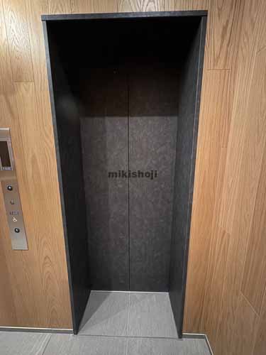 ＢＩＡＳＴＡ　ＪＩＭＢＯＣＨＯ エレベーターホール1